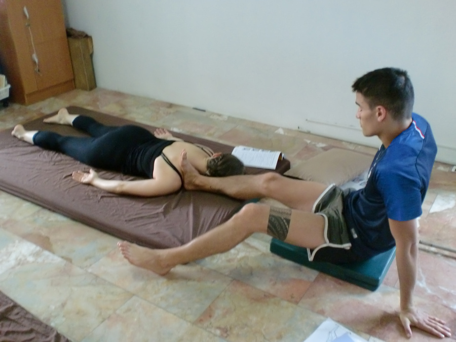 shoulder massage by foot